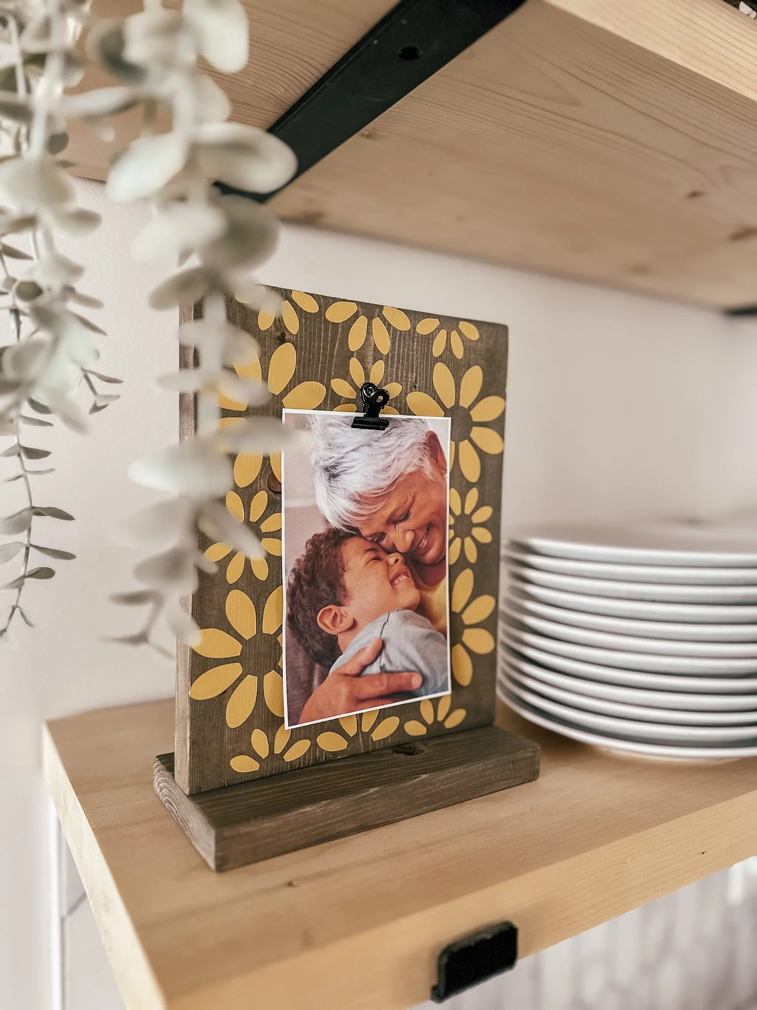 Freestanding Photo Clipboard - DIY Kit — Rustic Chalk Decor